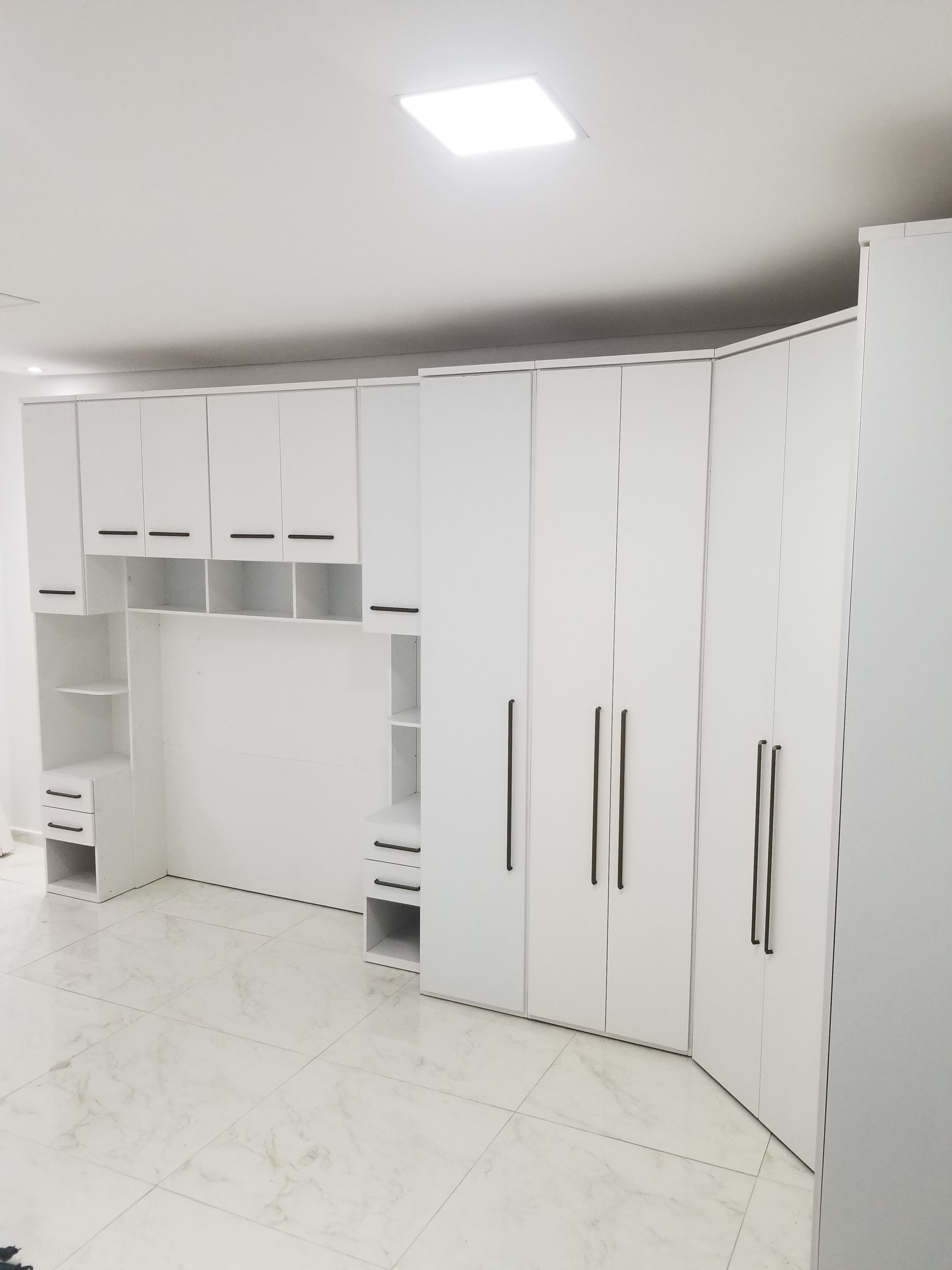 Montagem de guarda-roupa modulados 